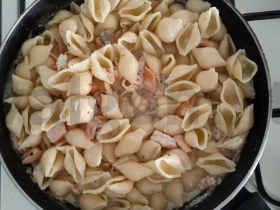 Krevetės su jūros gėrybėmis baltame grietinėlės padaže Žingsnis 4