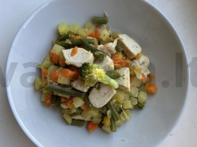 Kaimiški daržovės su kalakutiena pagrindine nuotrauka