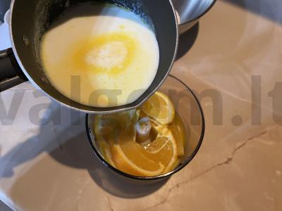 Apelsinų keksiukai prie arbatos Žingsnis 2