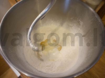 Kibinai su kiaušiniu ir svogūnais užkandžiui Žingsnis 2