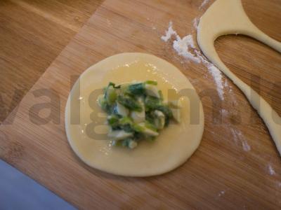 Kibinai su kiaušiniu ir svogūnais užkandžiui Žingsnis 9