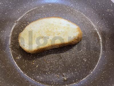 Brusketa su kriauše, sūriu ir medumi Žingsnis 1