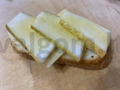 Brusketa su kriauše, sūriu ir medumi Žingsnis 4