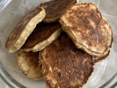 Avižų ir žirnių miltų blynai pagrindine nuotrauka