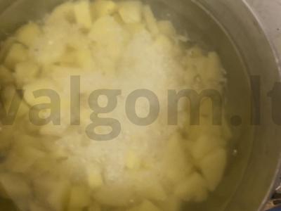 Sriuba su silkėmis pomidorų padaže ir ryžiais Žingsnis 2