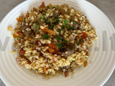 Bulguras su vištienos širdelėmis pagrindine nuotrauka