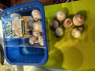 Patiekalas iš bulvių su grybais ir žolelėmis keptuvėje Žingsnis 2