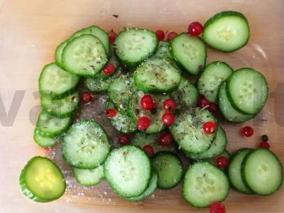 Kaukazo stiliaus sūdyti agurkai Žingsnis 2