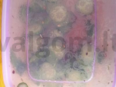 Kaukazo stiliaus sūdyti agurkai Žingsnis 4