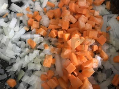 Anties filė guliašas su raudonaisiais pupelėmis pomidorų padaže Žingsnis 1