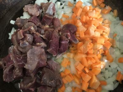 Anties filė guliašas su raudonaisiais pupelėmis pomidorų padaže Žingsnis 3