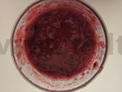 Atgaivinančio uogų kokteilis su cinamonu Žingsnis 3