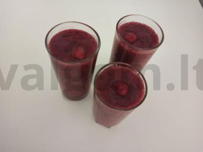 Atgaivinančio uogų kokteilis su cinamonu pagrindine nuotrauka