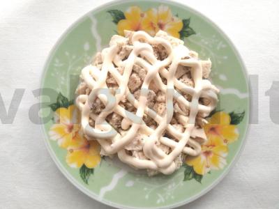 Skanus salotas su ananasais Žingsnis 1