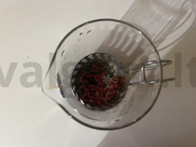 Karštas gėrimas iš juodosios arbatos su barbariso skoniu Žingsnis 1