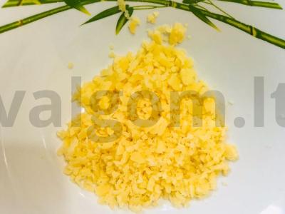 Karšti sumuštiniai su dešrelėmis, sūriu ir kiaušiniu keptuvėje Žingsnis 1