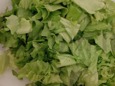 Vitaminų salotas su vynuogių sėklų aliejumi Žingsnis 1