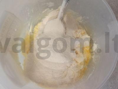 Sūrio blynai su obuoliu Žingsnis 1