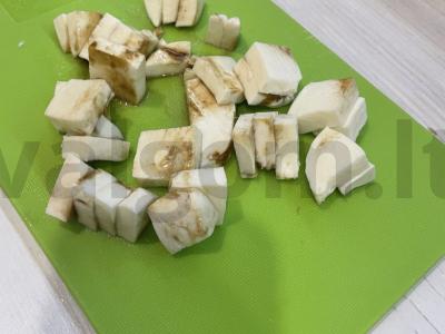 Salotas su mocarela ir rožiniais pomidorais Žingsnis 2