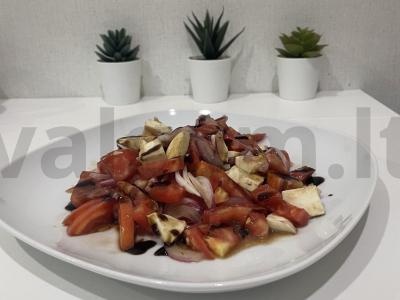 Salotas su mocarela ir rožiniais pomidorais pagrindine nuotrauka