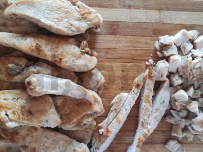 Sotūs salotas su vištienos krūtinėle, kumpiu ir sūriu Žingsnis 1