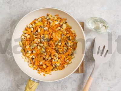 Kalmarai, įdaryti grybais, ryžiais ir sūriu orkaitėje Žingsnis 1