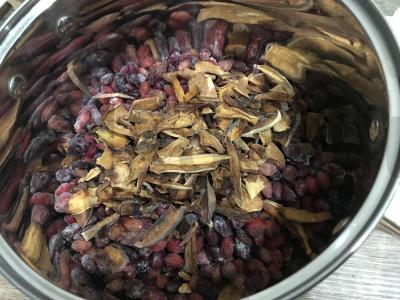 Atvėsinantis prieskonių kompotas Žingsnis 1