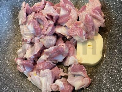 Vištienos skrandžiai grietinėje Žingsnis 1