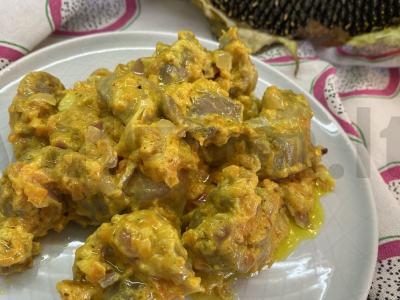 Vištienos skrandžiai grietinėje pagrindine nuotrauka