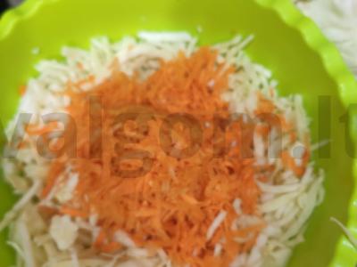 Kaimiška rauginta kopūstai Žingsnis 1