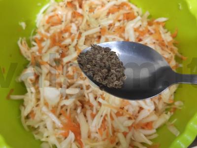 Kaimiška rauginta kopūstai Žingsnis 3