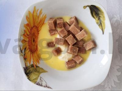 Kvapnus pyragas su džiovintomis abrikosais ir migdolais orkaitėje Žingsnis 1