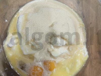 Varškės ir manų kruopų apkepas su razinomis Žingsnis 1