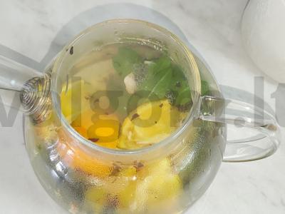 Apelsinų arbata su mėtomis Žingsnis 3