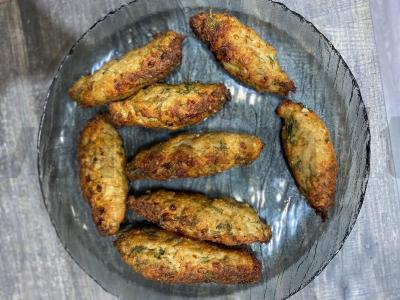 Vištienos faršo lyulya-kebabas su krapais pagrindine nuotrauka