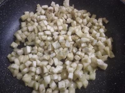 Salotas „Medžiotojo vakarienė“ su triušiu ir baklažanais Žingsnis 1