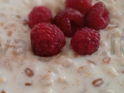 Kasha iš polbos ir perlinių kruopų su sėlenomis pagrindine nuotrauka