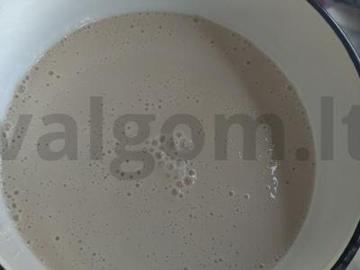 Riešutai su varške, razinom ir migdolų sirupu Žingsnis 1