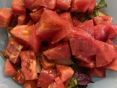 Salotas su rūkytu sūriu ir ruginių skrudintų duonos gabaliukų Žingsnis 5