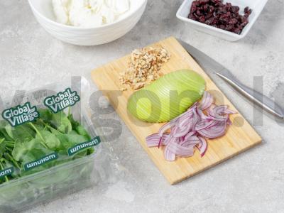 Salotos su špinatais, sūriu ir obuoliais Žingsnis 1