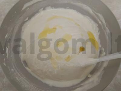 Biskvitinis tortas su tropiniais vaisiais Žingsnis 2