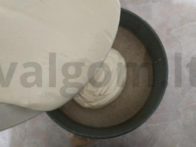 Biskvitinis tortas su tropiniais vaisiais Žingsnis 3