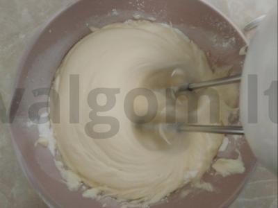 Biskvitinis tortas su tropiniais vaisiais Žingsnis 6