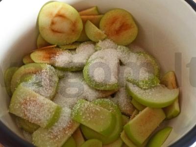 Žaliųjų obuolių ir gervuogių uogienė Žingsnis 2