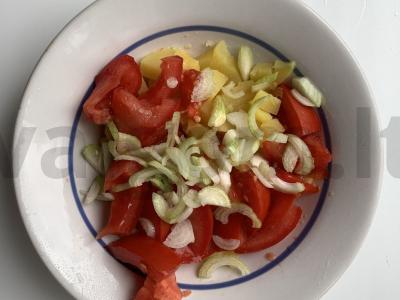 Šiltas salotas su bulvėmis ir pomidorais Žingsnis 2