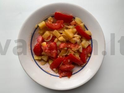 Šiltas salotas su bulvėmis ir pomidorais Žingsnis 3