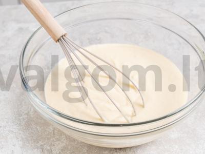 Purūs blynai su kefyru, soda ir kiaušiniais Žingsnis 1