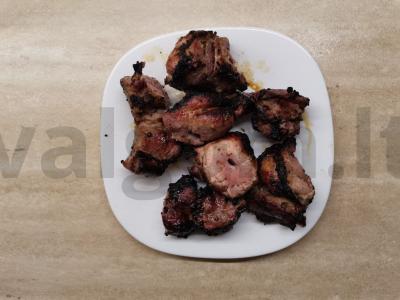 Keptas kiaulienos šašlykas, marinuotas granatų sultyse pagrindine nuotrauka