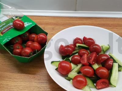 Vasaros rojus salotas su feta sūriu Žingsnis 2