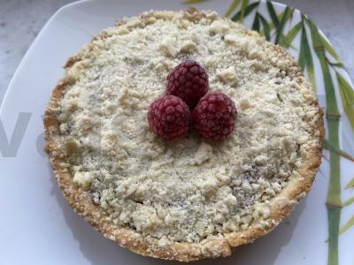 Smėlinė krepšelio su avietėmis pagrindine nuotrauka